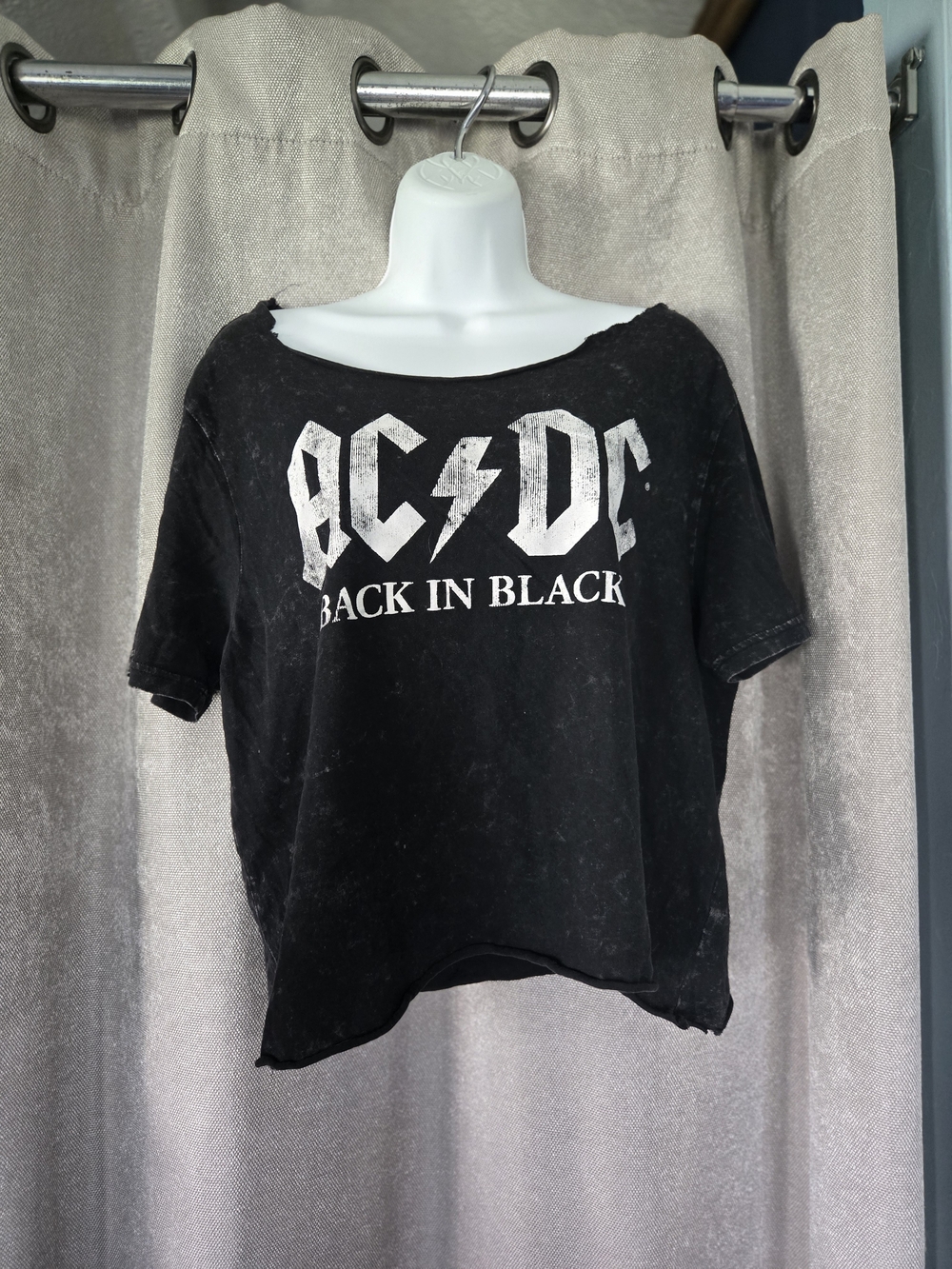 ⭐️AC/DC Black 'Back In Black' Cropped Tee⭐️